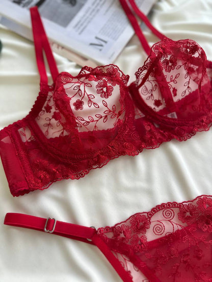 Scarlet Bloom Floral Nakışlı Bralet Takım